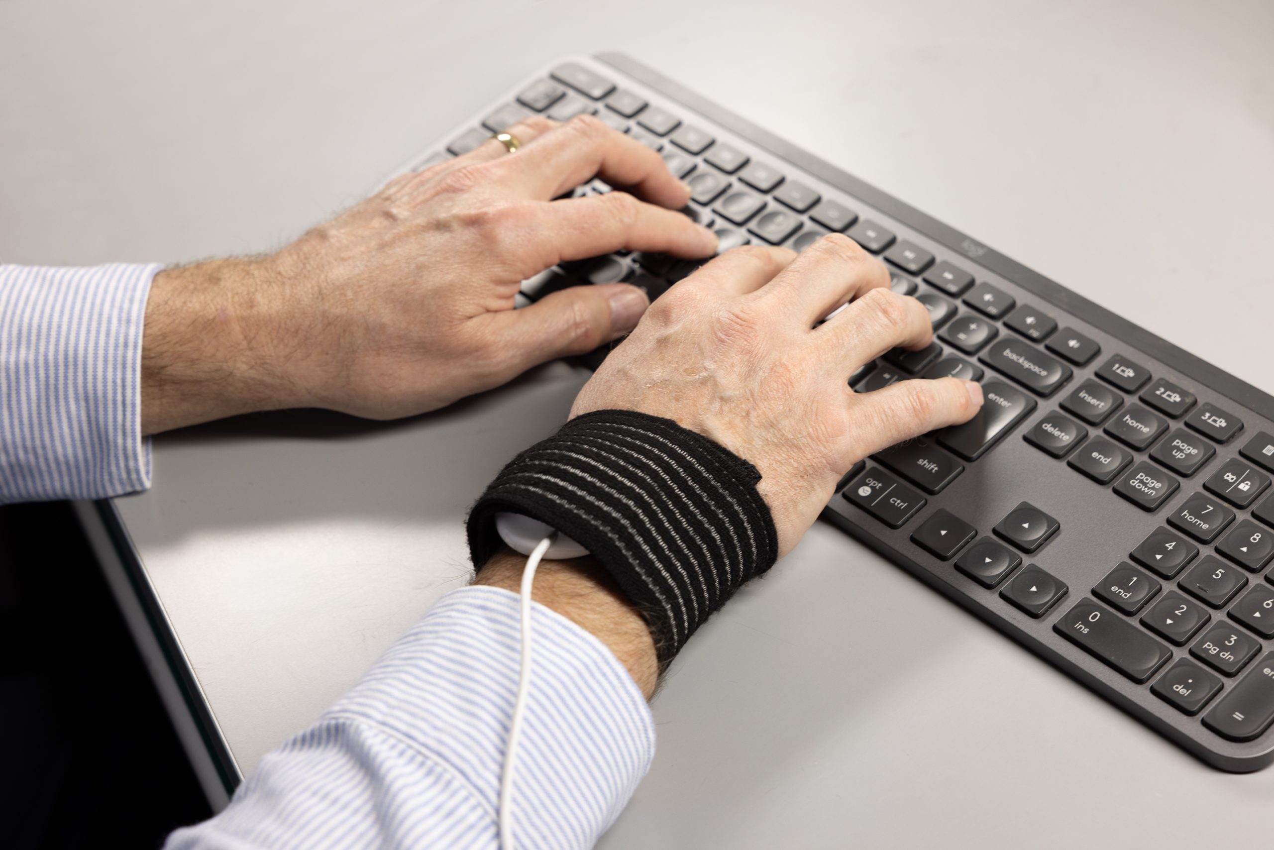 Pain Relieving Pad - Find Instant Comfort with Our Portable Pain Relief Device.